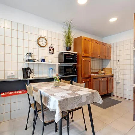 בית נופש Casa Leo אומניה